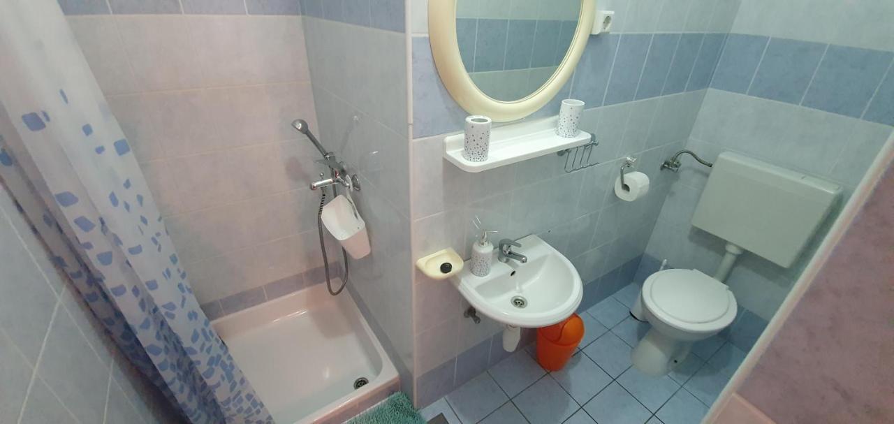 Guest House Angela Сен Екстериор снимка