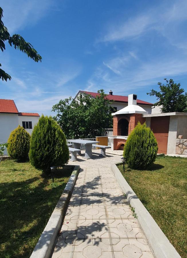 Guest House Angela Сен Екстериор снимка