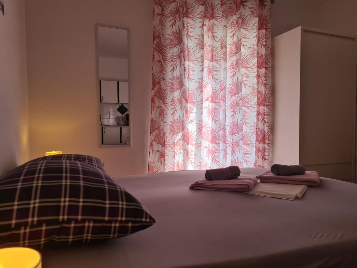 Guest House Angela Сен Екстериор снимка