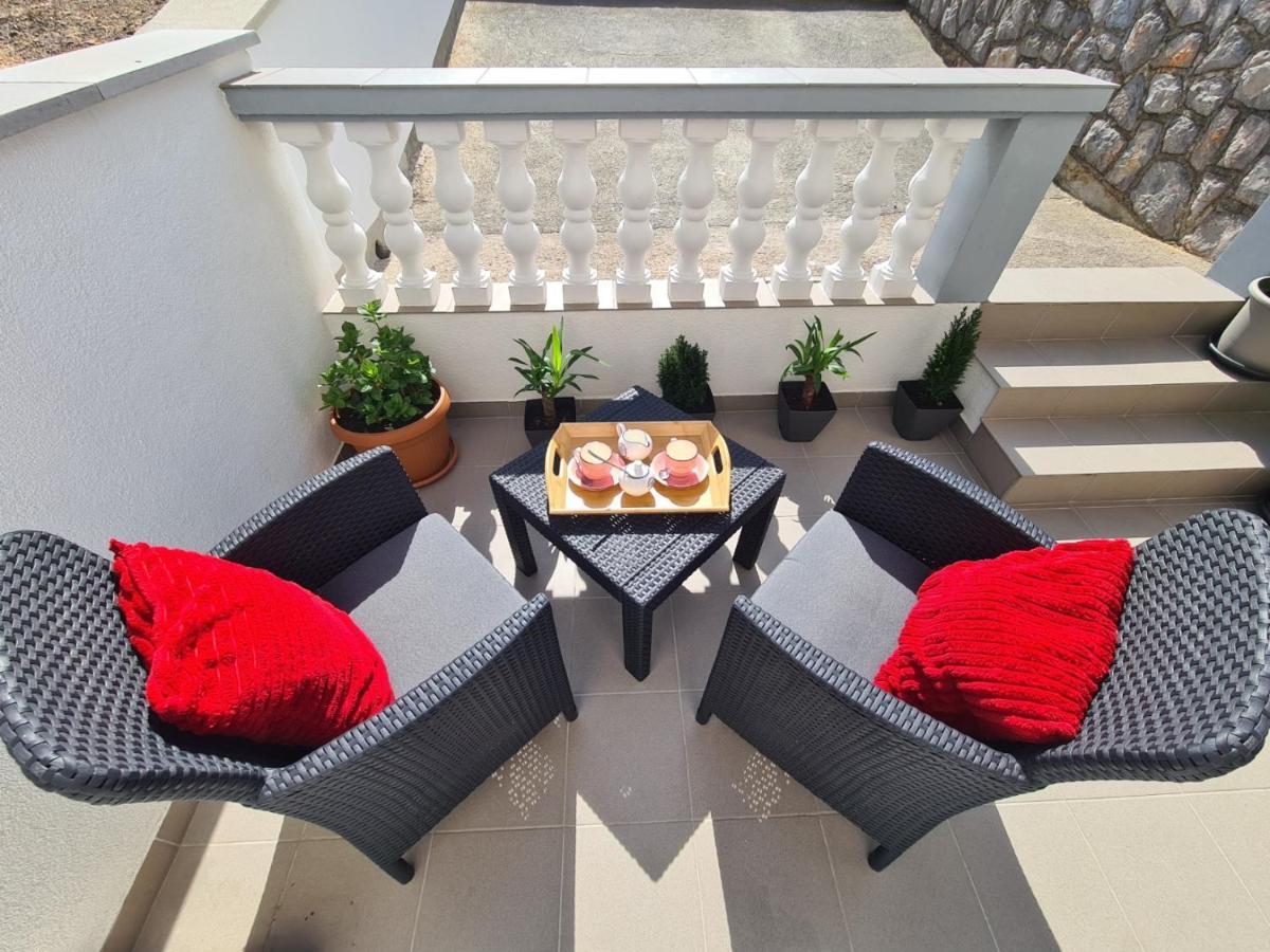Guest House Angela Сен Екстериор снимка