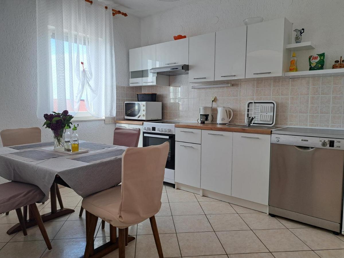 Guest House Angela Сен Екстериор снимка