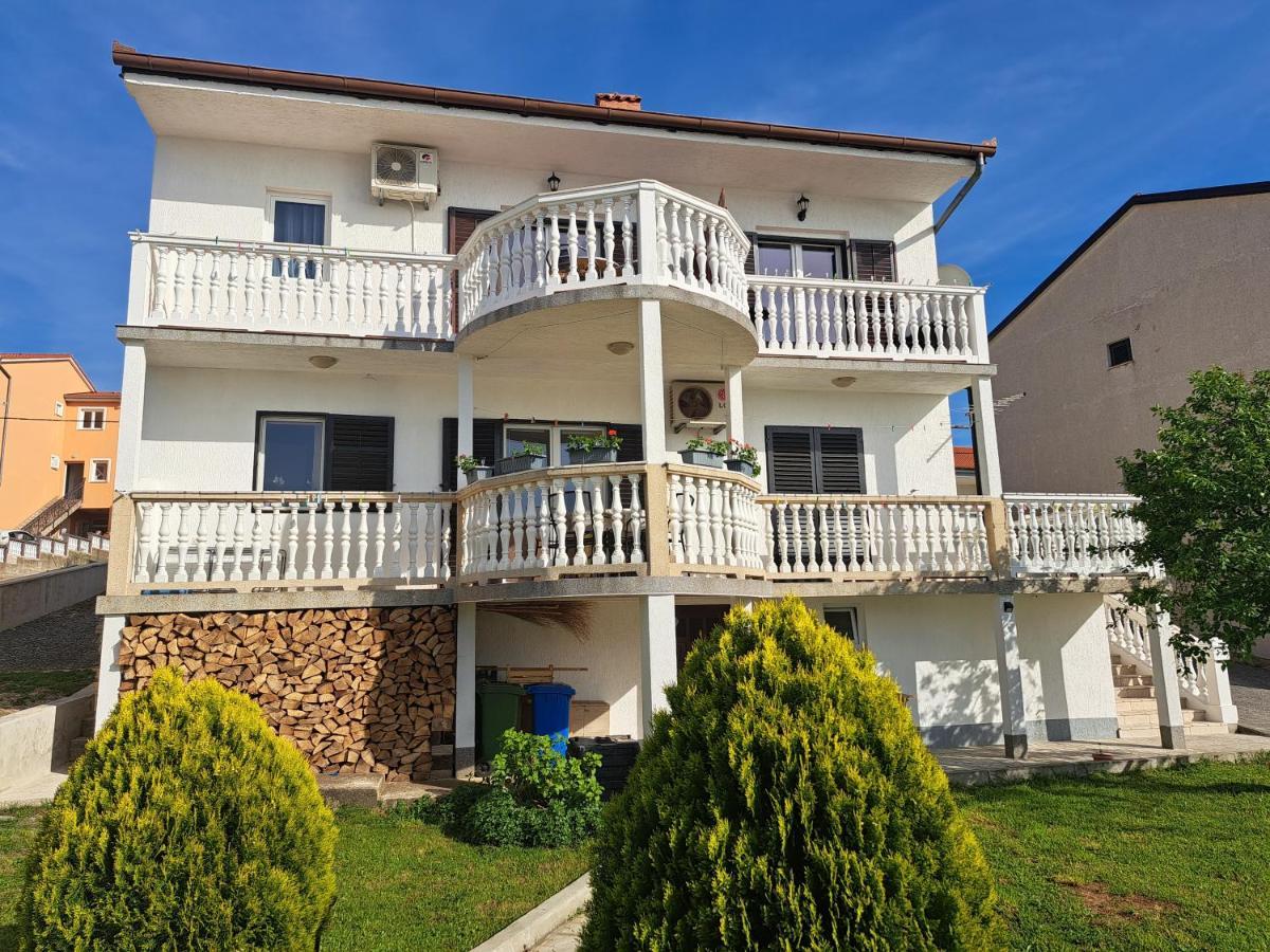 Guest House Angela Сен Екстериор снимка