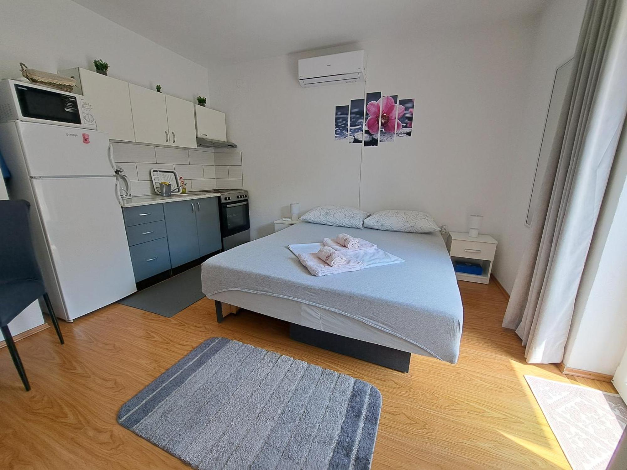 Guest House Angela Сен Екстериор снимка