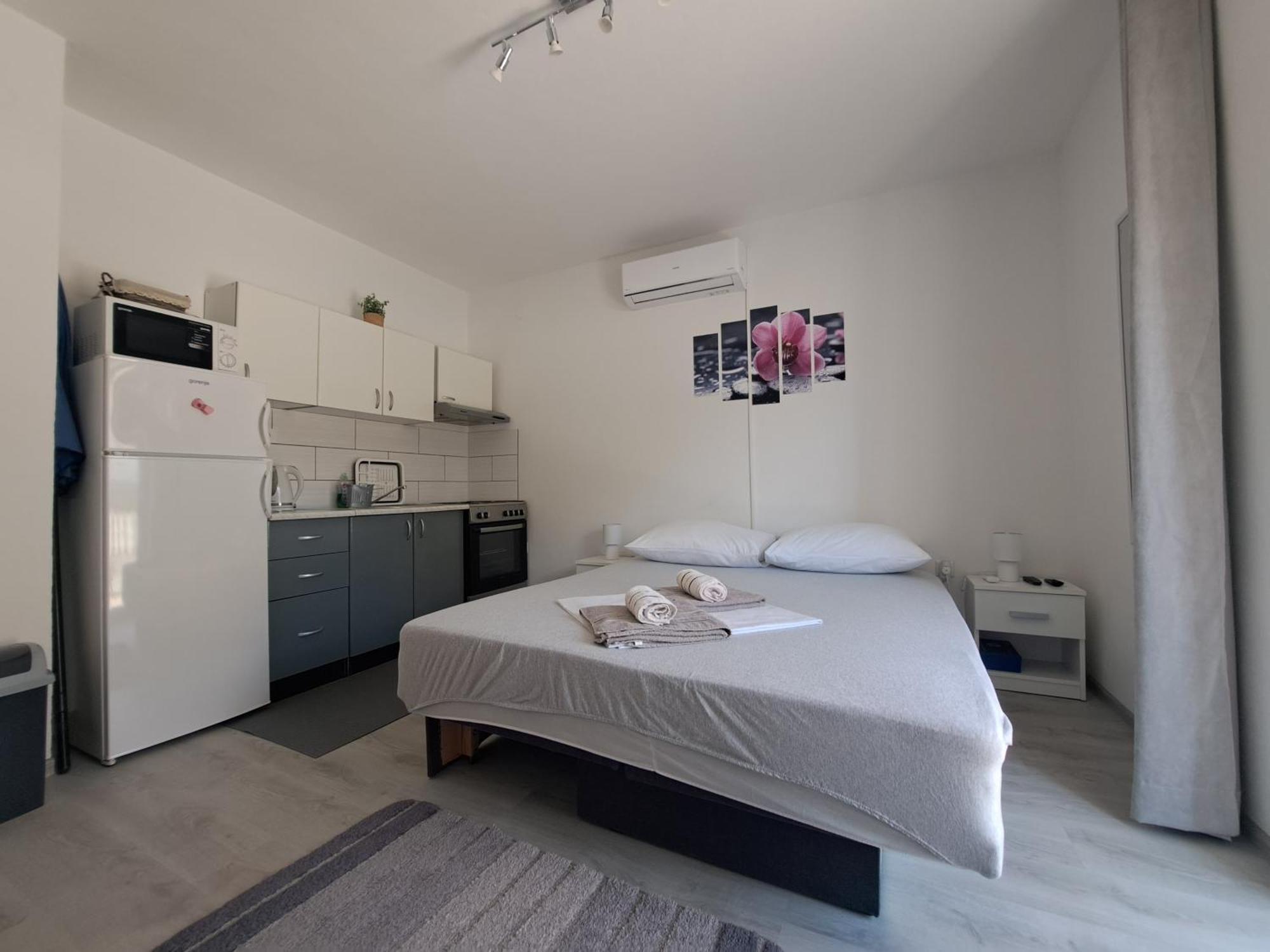 Guest House Angela Сен Екстериор снимка