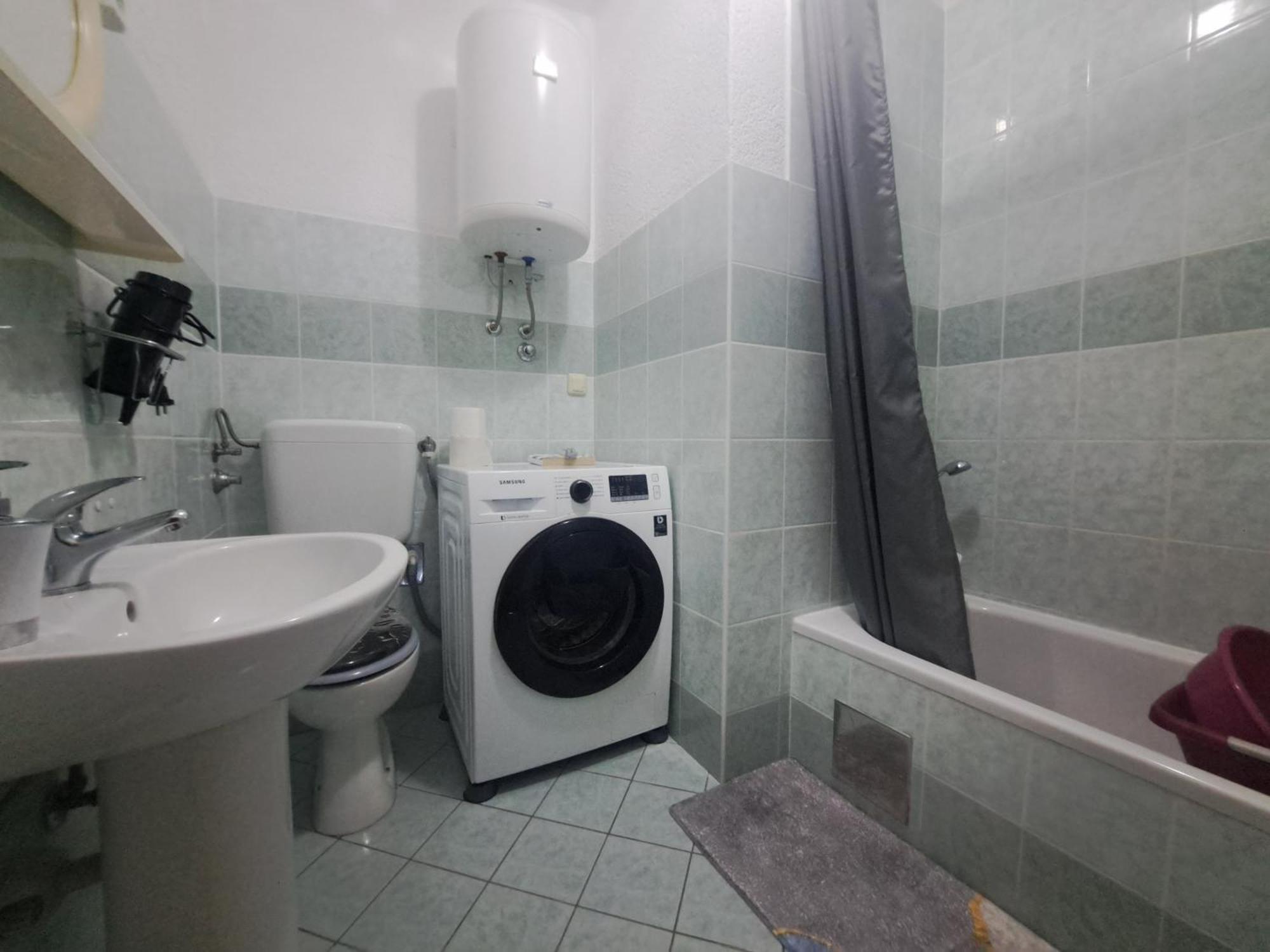 Guest House Angela Сен Екстериор снимка